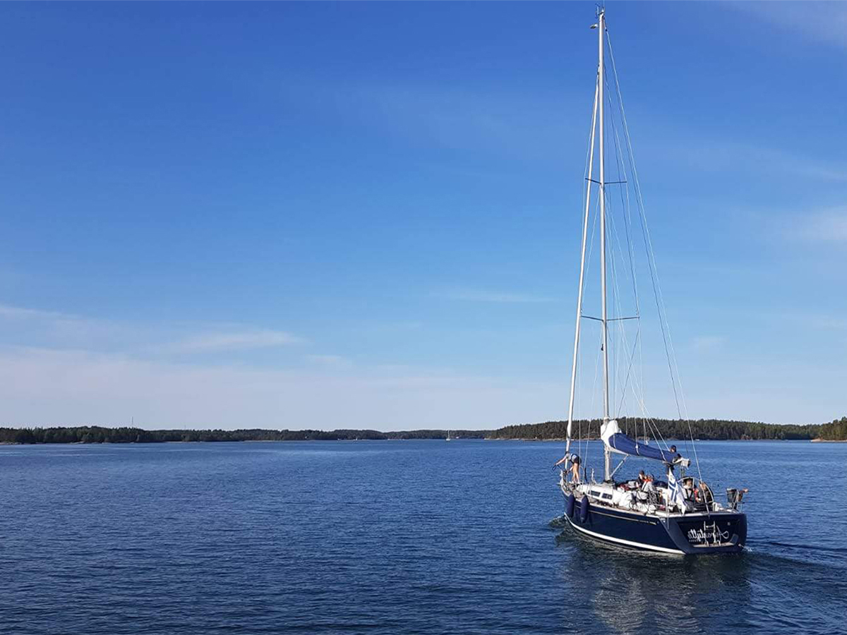 Lippukunnan koulutusaluksena toimii RS Vision -purjejolla Meriapila sekä Grand Soleil 37-tyyppinen purjevene s/y Aurantyttö.
