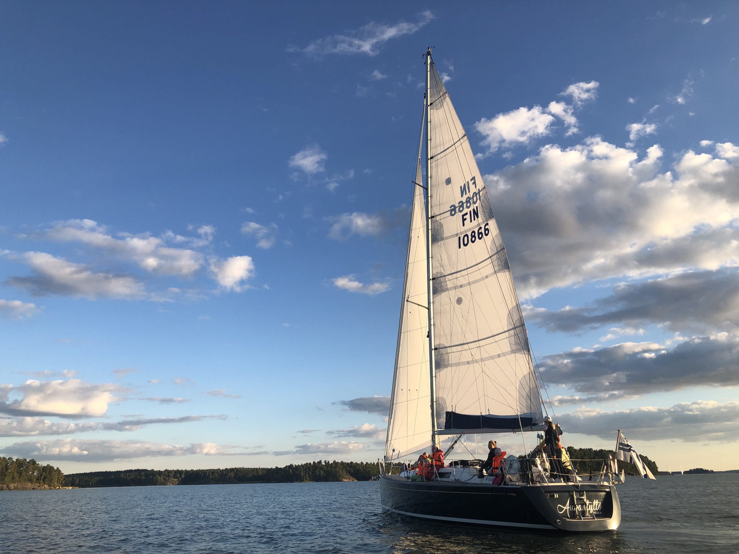 Aurantyttö satava