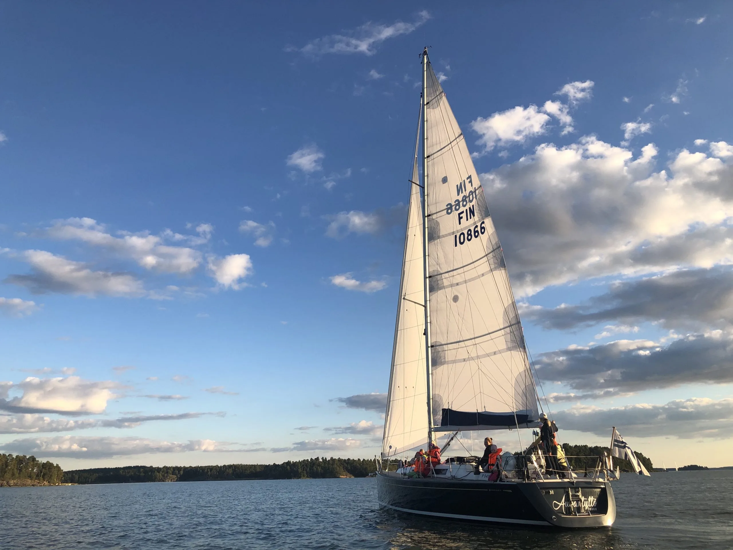 Aurantyttö satava